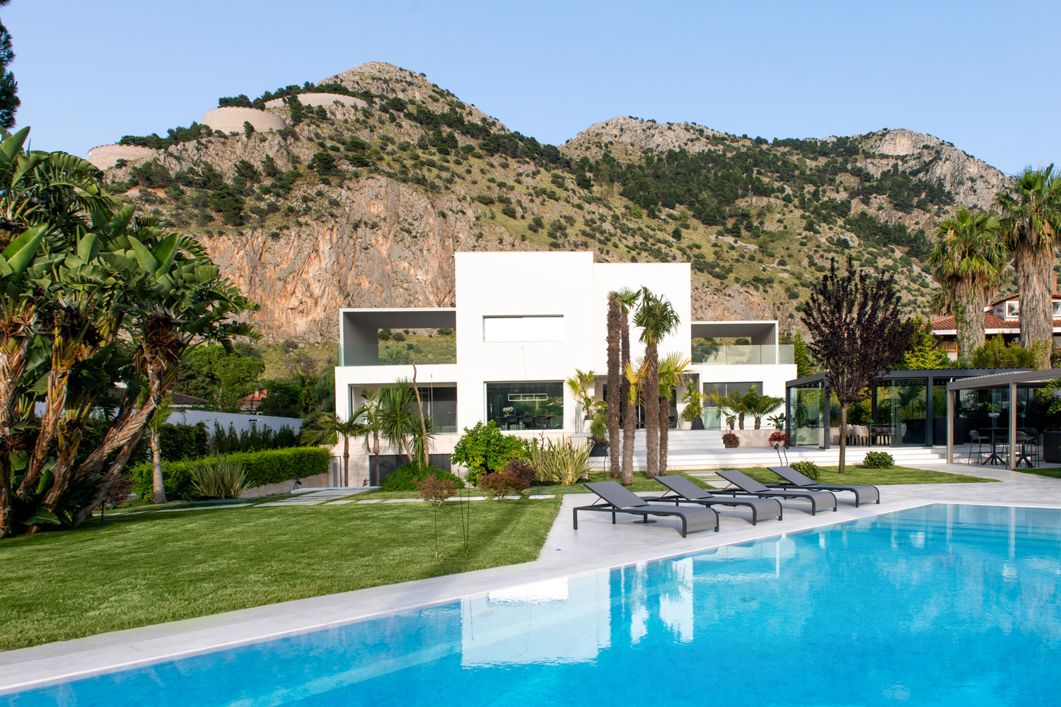 Pavimento Skyconcrete Outdoor Isoplam White – Progetto Arch. Luigi Smecca Palermo