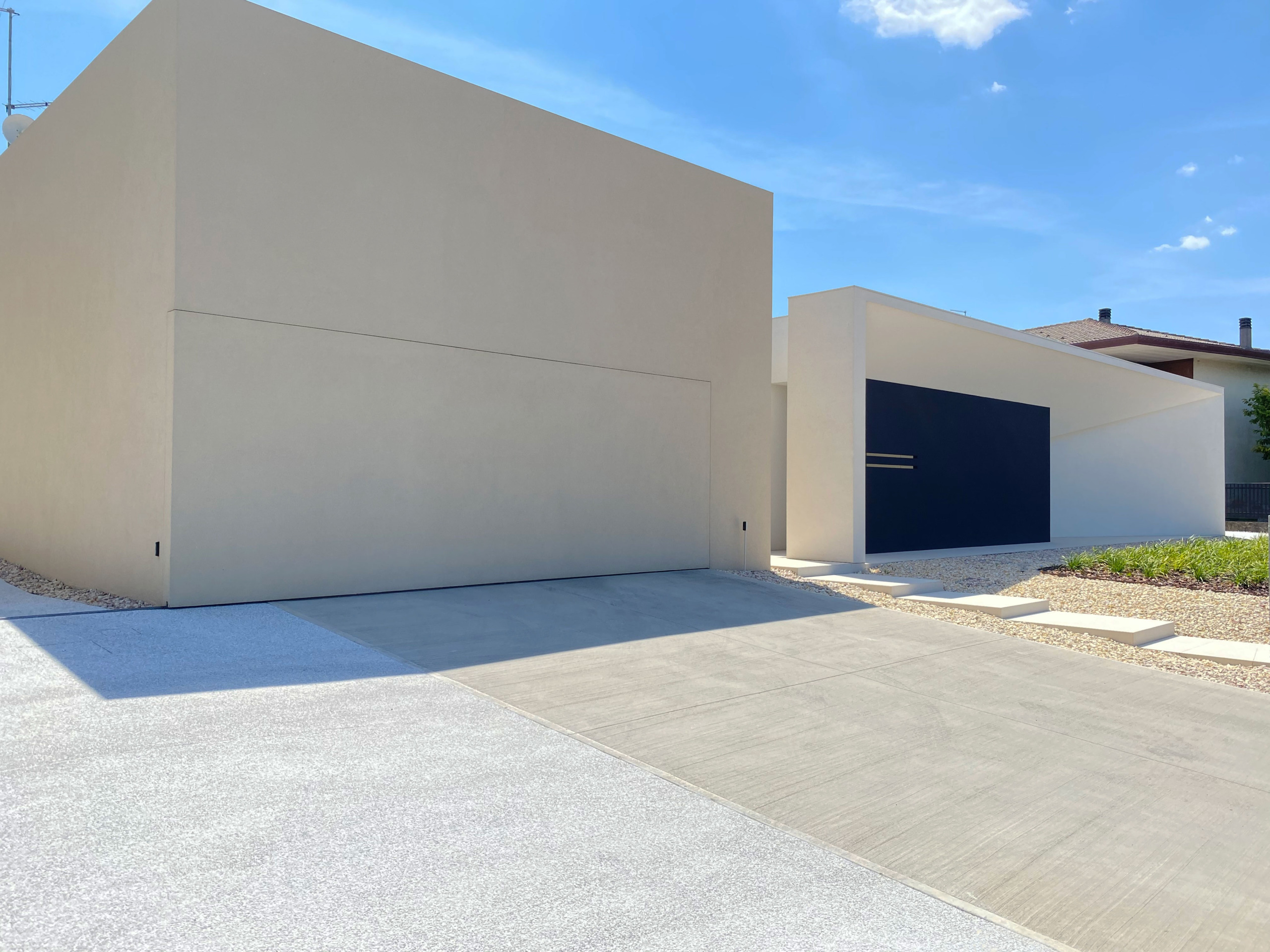 Pavimento industriale Pavilux Isoplam – Ingresso villa MD Home Verona