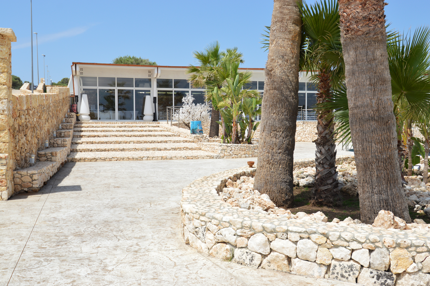 Pavimento in cemento stampato Isoplam – Baia del Silenzio Capo Campolato Hotel Residence Sicilia
