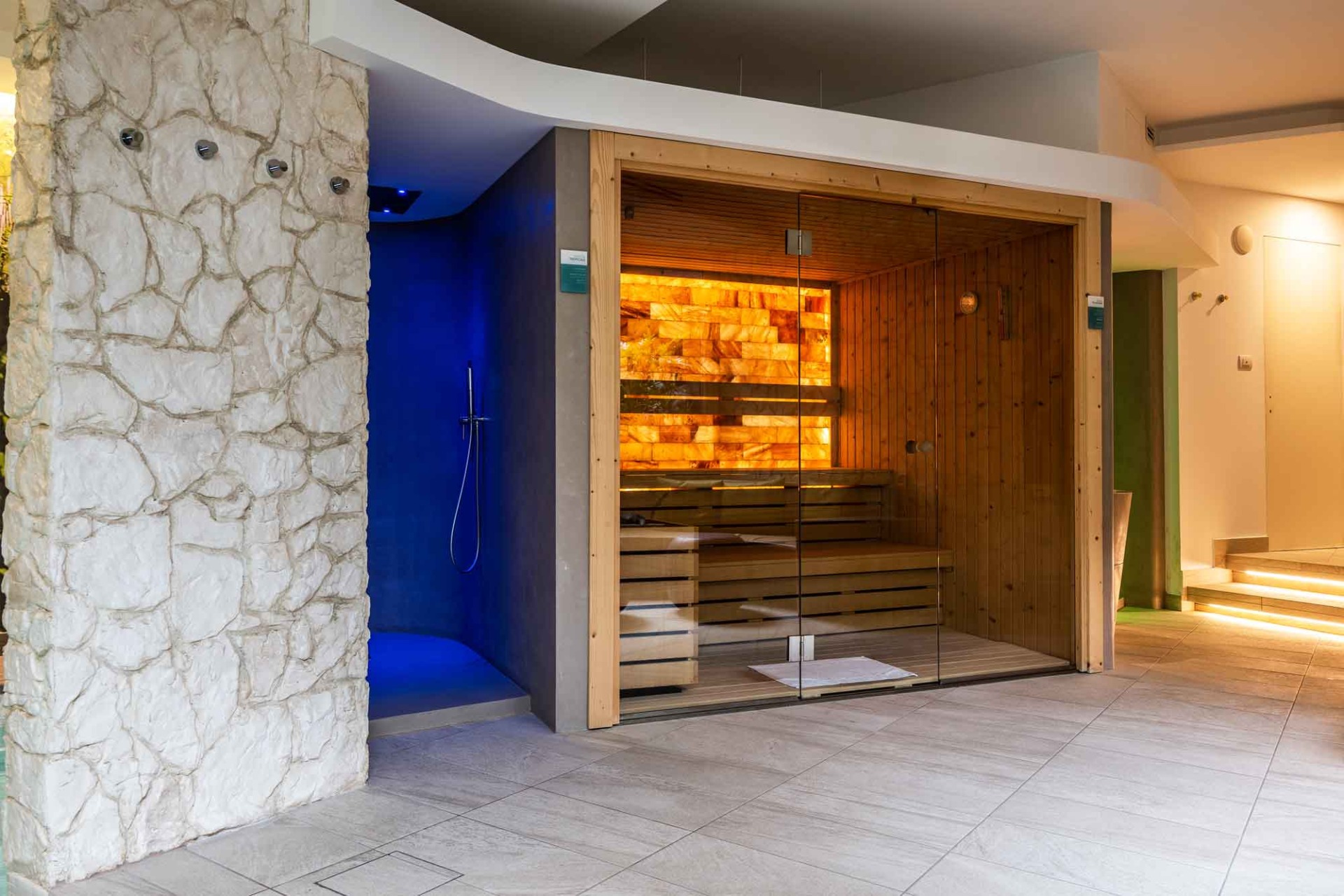 Pareti SPA in intonaco stampato effetto pietra – Hotel San Giacomo