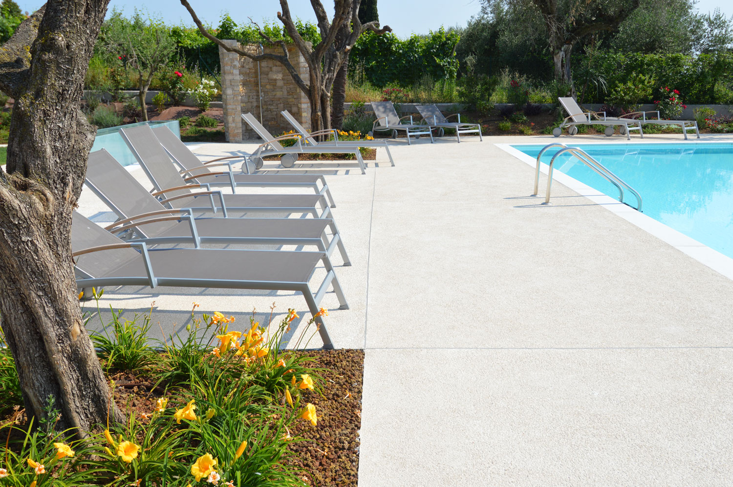 Pavimento per piscina ItalianTerrazzo Isoplam – Villa privata Bardolino Verona