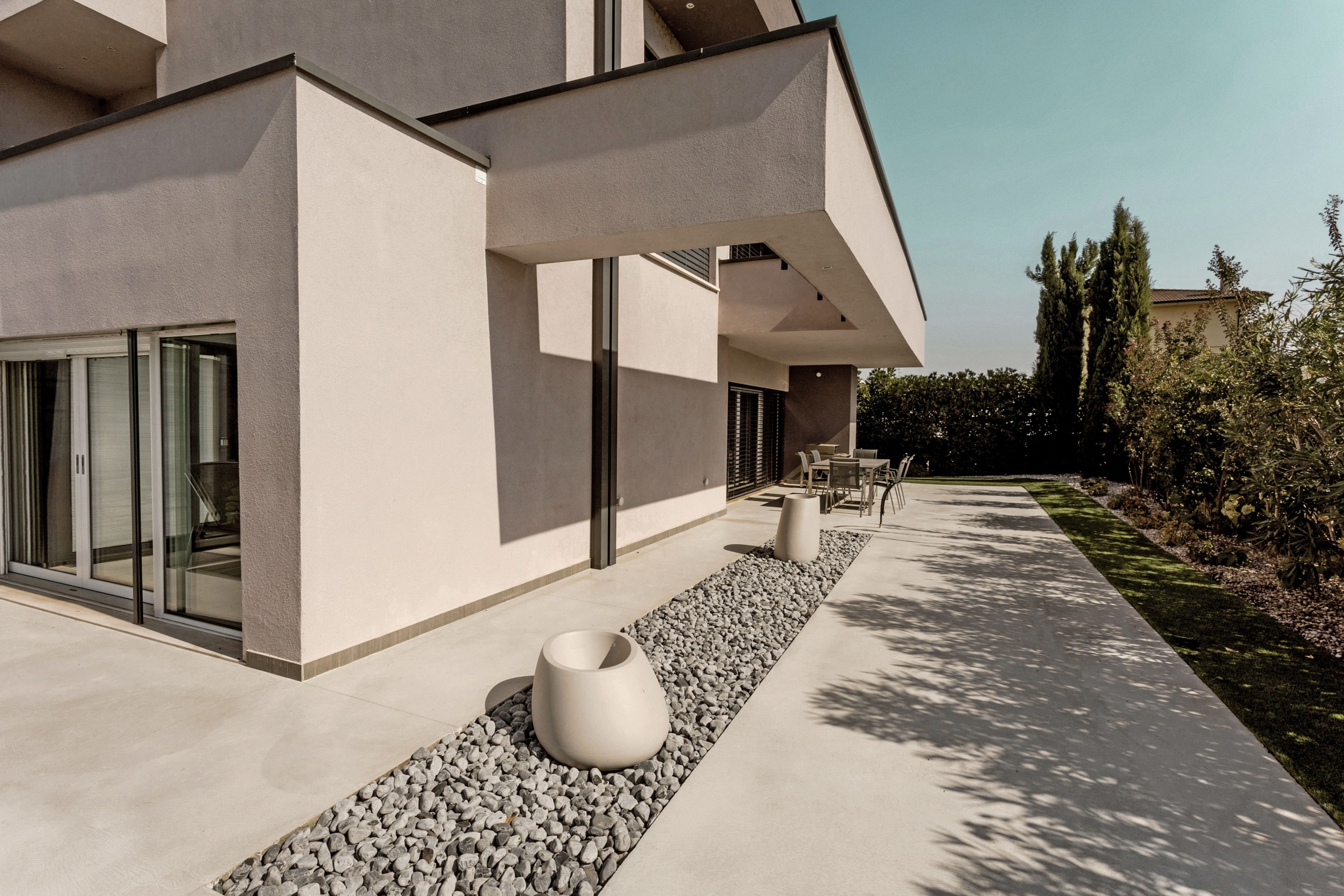 Skygrip pavimento effetto grip basso spessore per bordo piscina antiscivolo Porto Mantovano