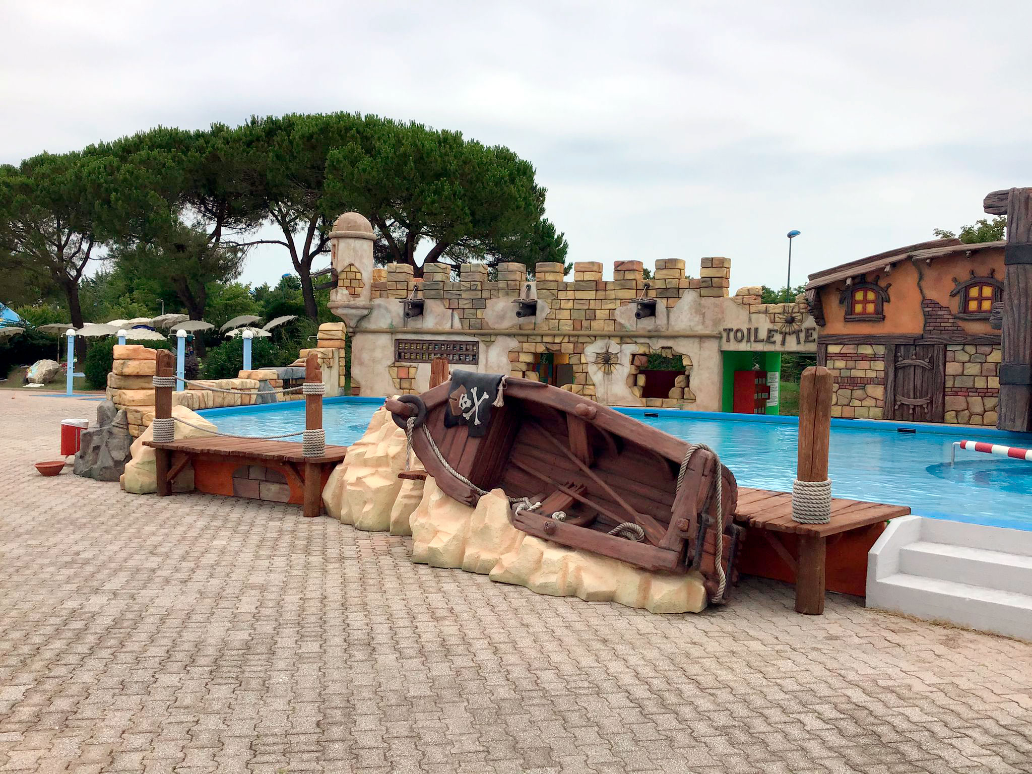 Rocce artificiali Plam Rock per parco divertimenti Fun Village Astoria Sottomarina Chioggia (VE)