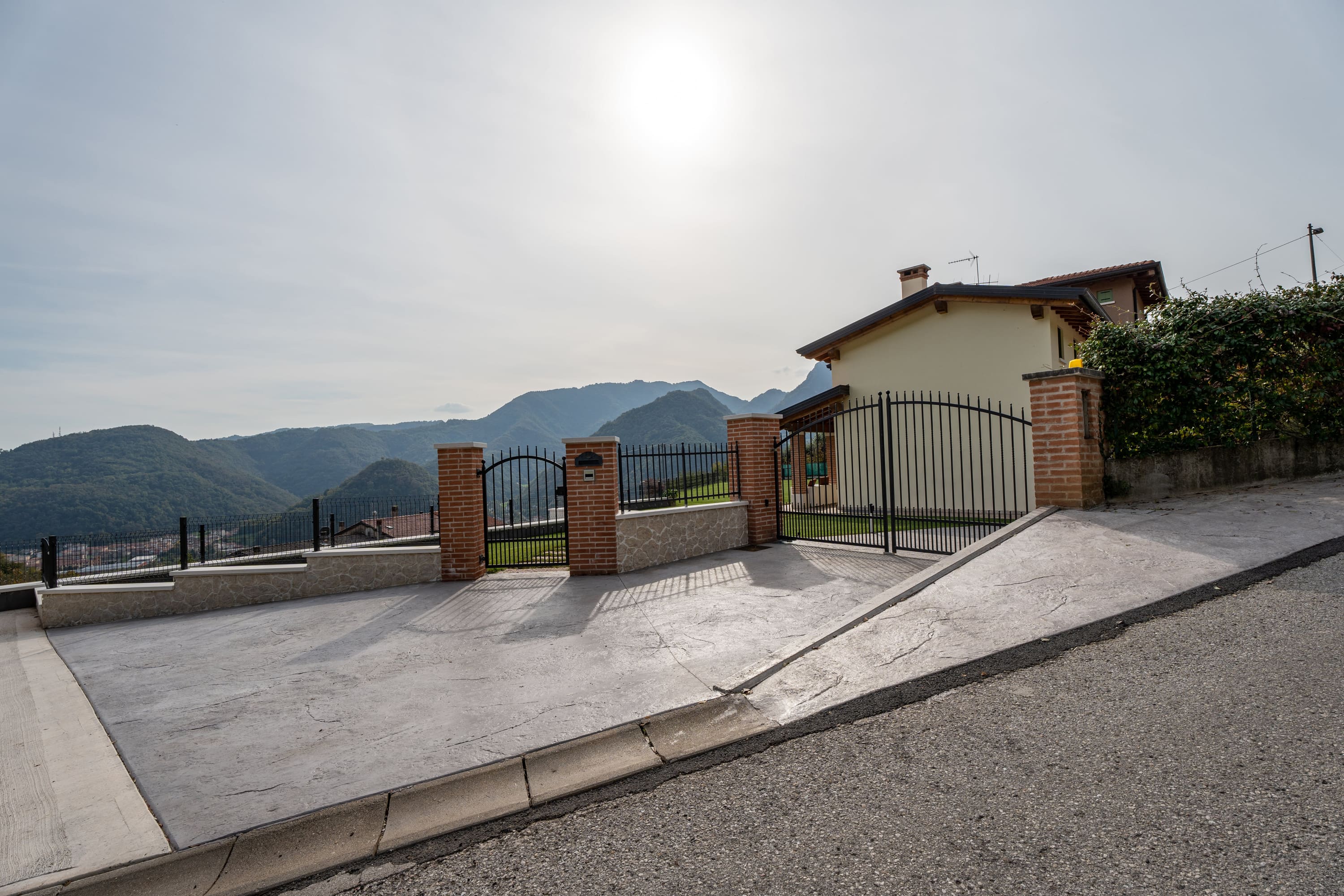 Ingresso in cemento stampato Plam Stampable effetto roccia antica gigante – Vicenza.