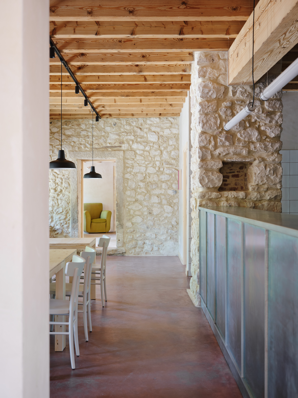 Pavilux Rubino Isoplam, pavimento industriale che combina resistenza meccanica e eleganza contemporanea