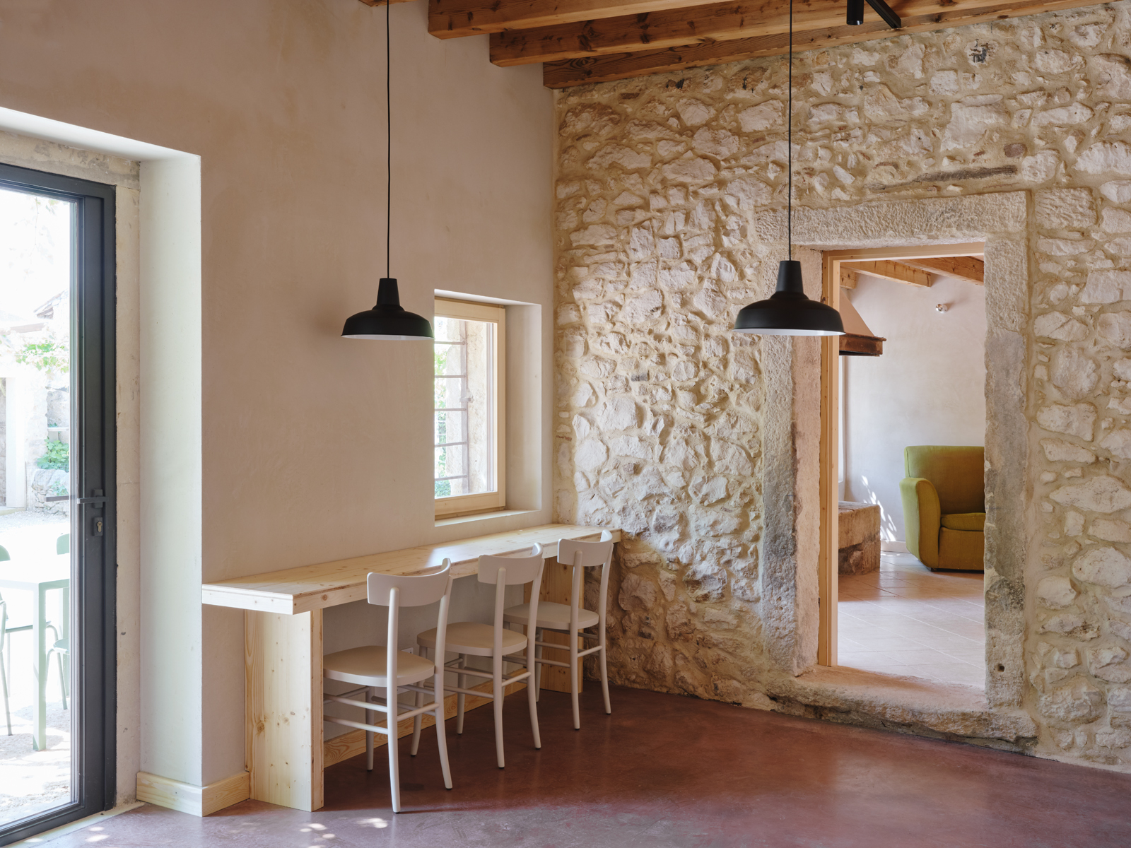 Pavimentazione industriale Pavilux Rubino con finitura opaca che unisce estetica essenziale e prestazioni elevate