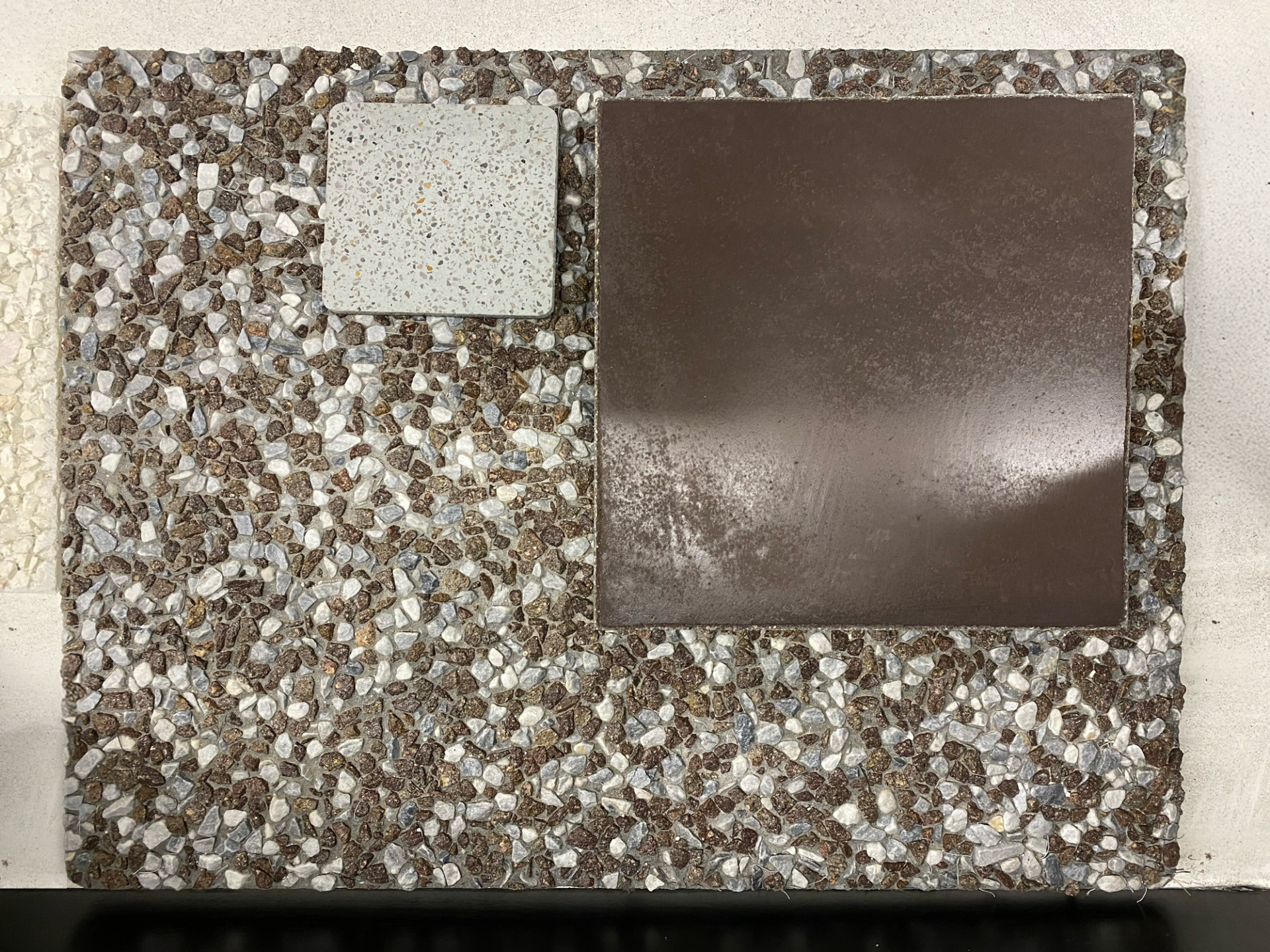 Campionature materiche e finiture decorative realizzate dal team tecnico per supporto ai progettisti