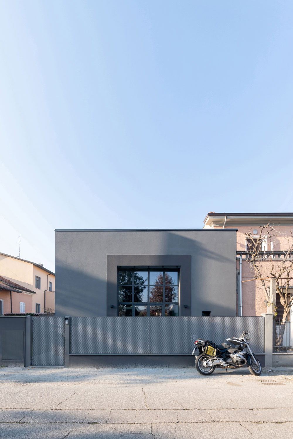 Vista esterna dell’abitazione privata a Cesena inserita nel contesto urbano