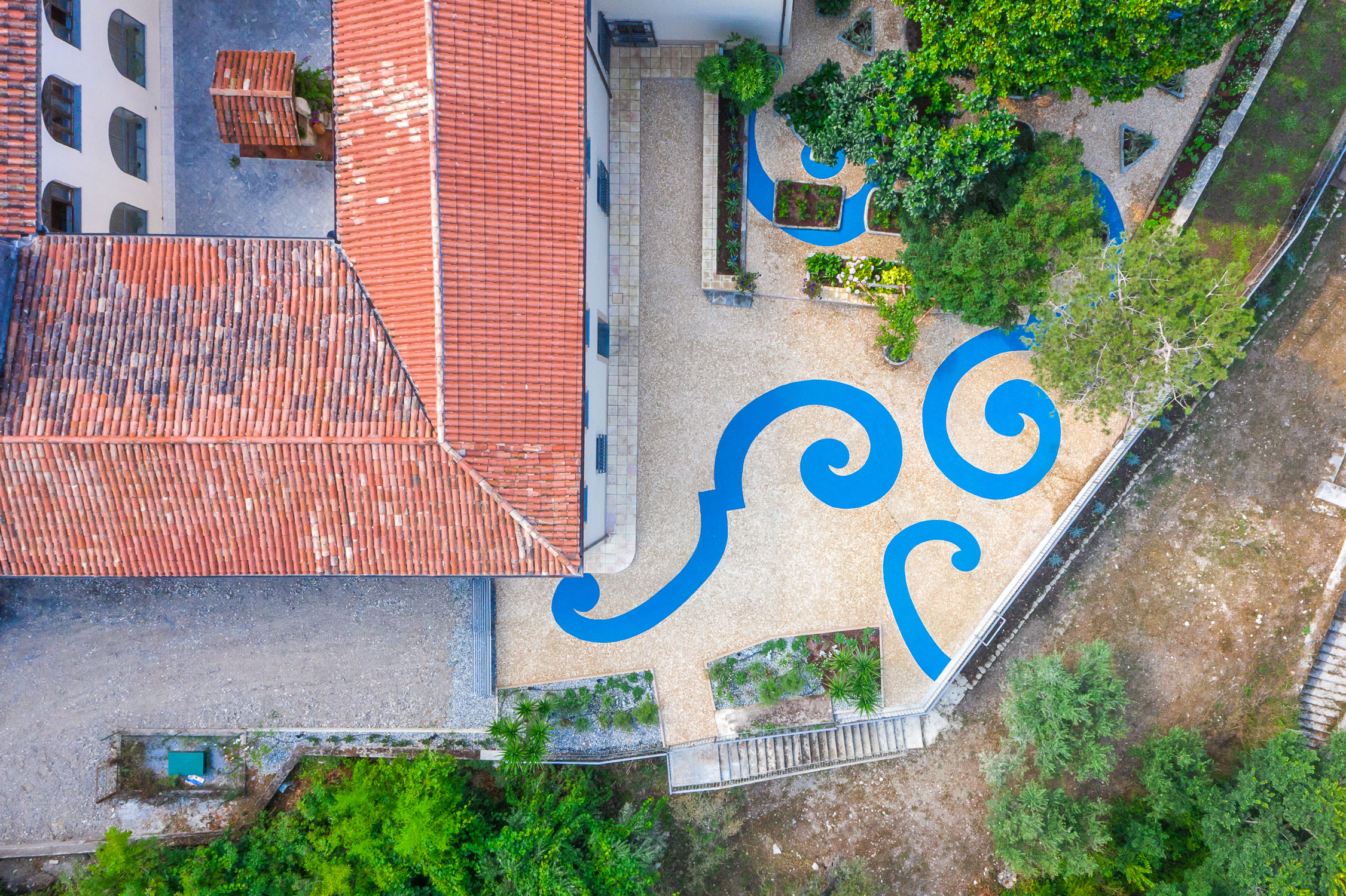 Pavimentazione decorativa per spazi pubblici in ItalianTerrazzo ed Epoxy Drain