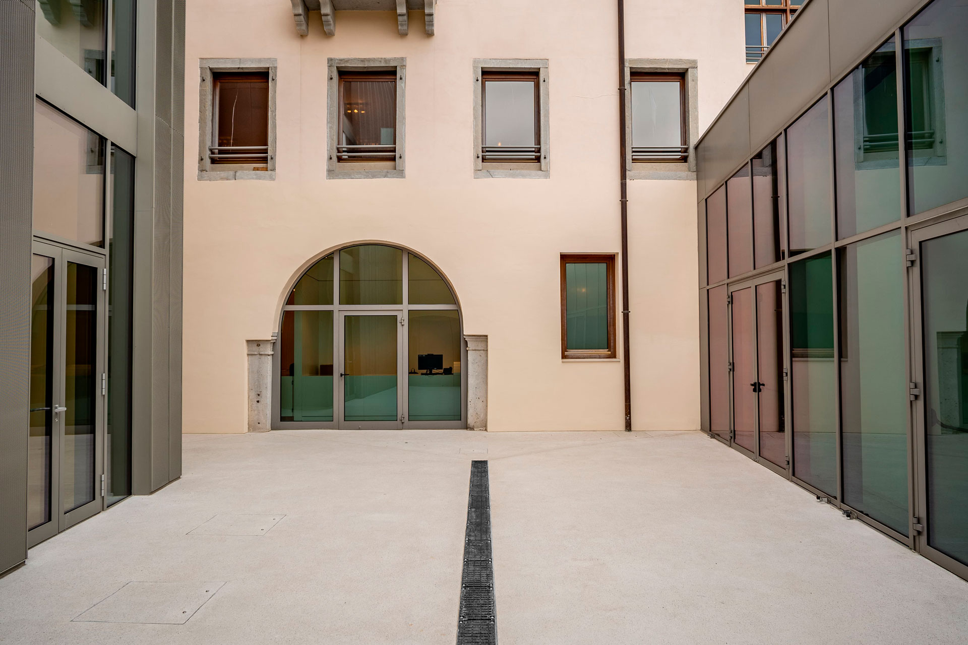 Cortile interno di Casa Cavazzini con architettura storica nel centro di Udine