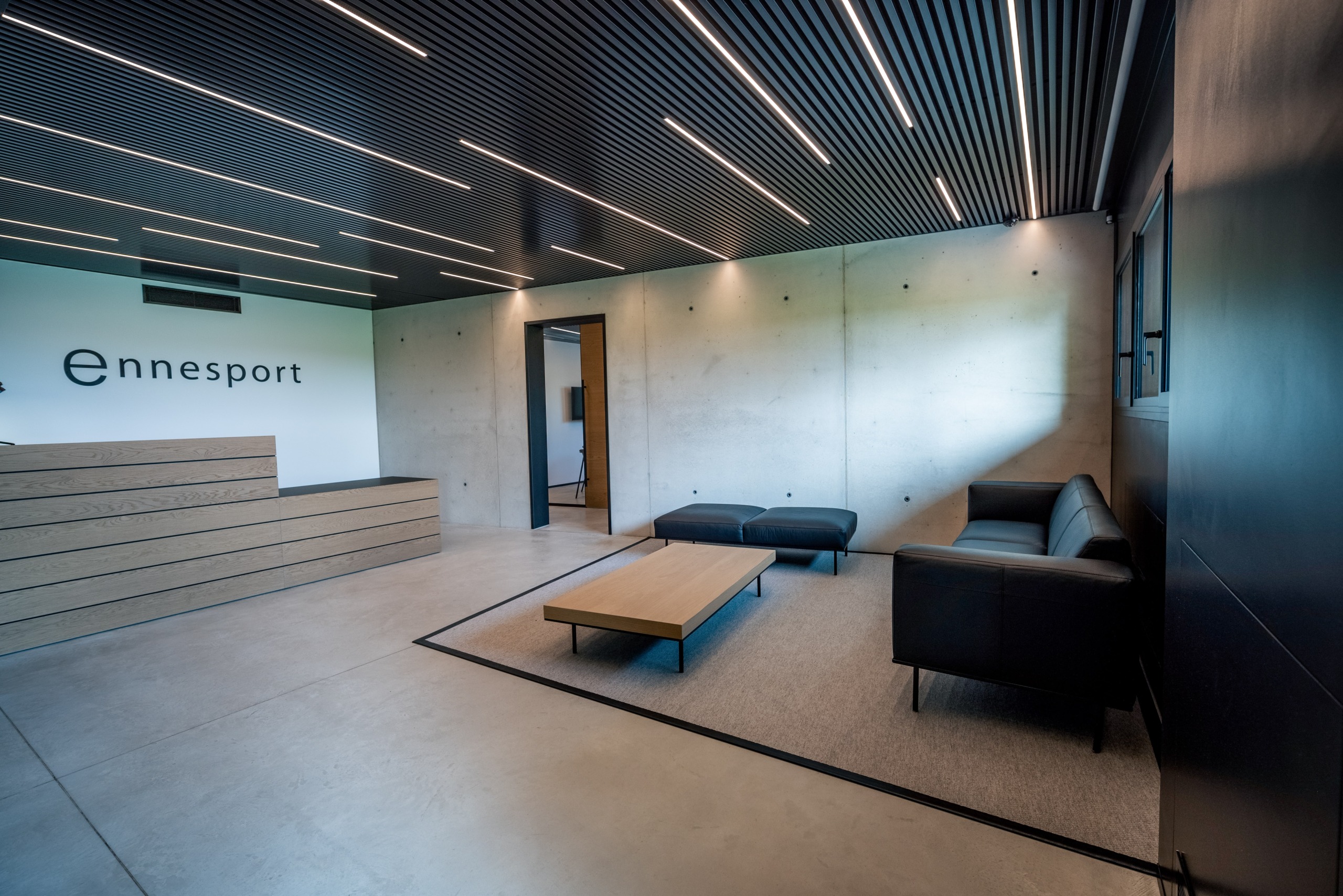 Dettaglio superficie nuvolata del pavimento Skysense applicato su pavimento esistente