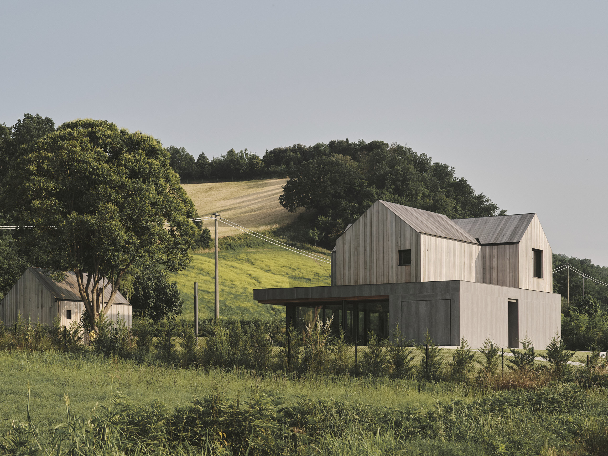 Residenza Treehouse progettata da Piraccini+Potente Architettura con pavimentazione outdoor in calcestruzzo architettonico Pavilux Industriale