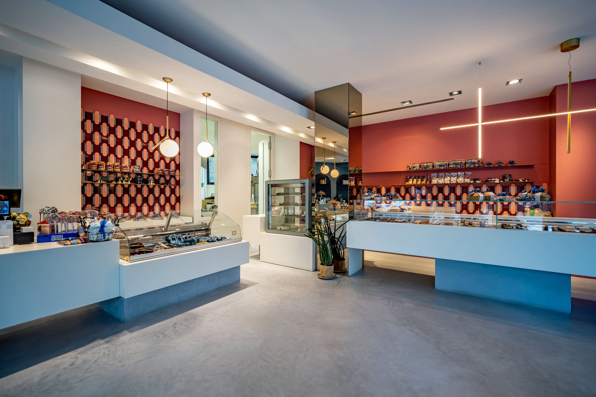 Rivestimento in microcemento per negozio alimentare e area caffetteria contemporanea