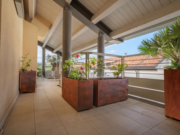 Attico privato - Montebelluna (TV) Fioriere effetto metallo ossidato nei toni bruno e ruggine realizzate con Oxydecor