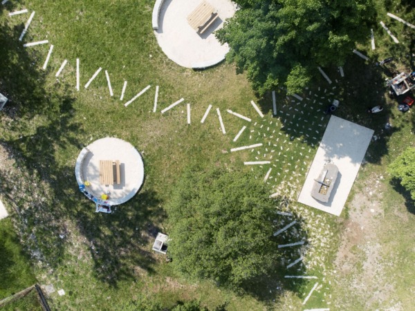 Area pic-nic immersa nel verde nel progetto di riqualificazione della Val di Croda